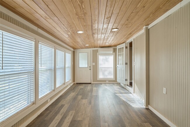 Building Photo - 17381 FM 1484 Rd