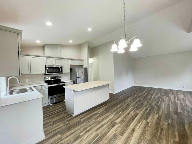 Building Photo - Newly Renovated 3 Bedroom Kent home