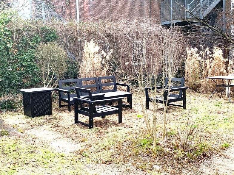 Building Photo - 22 Lyon St