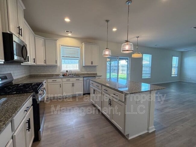 Building Photo - 1097 Sapphire Dr