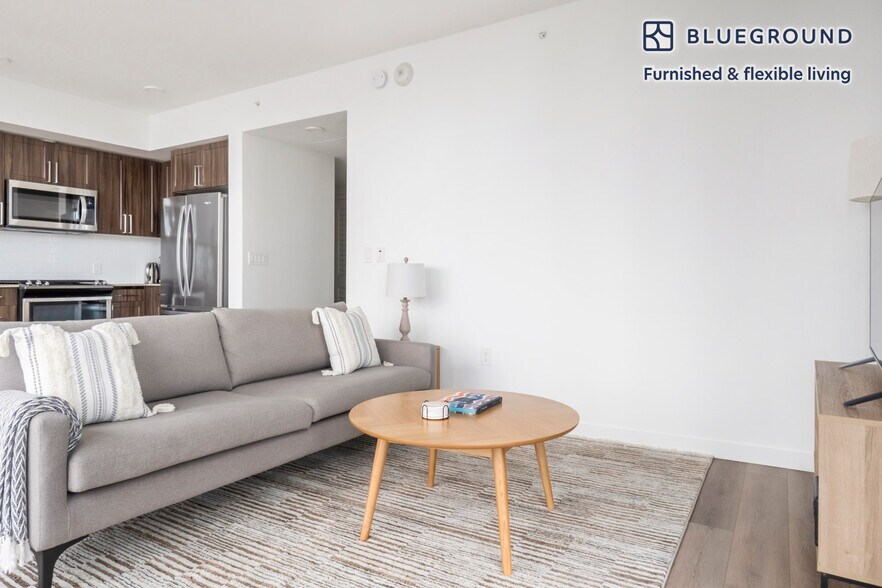 Building Photo - 704 Spring St