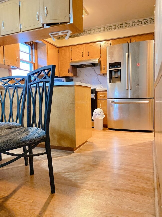 Building Photo - A wonderful 4-bedroom house in the Benson Gardens area - near Walmart Neighborhood Market, Asian ...