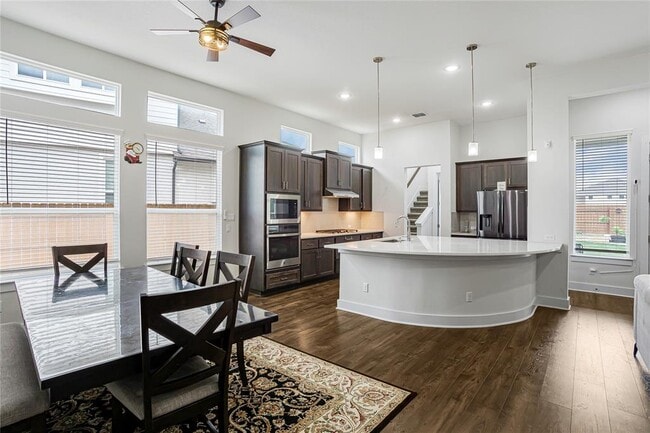 Building Photo - 6721 Empresa Dr