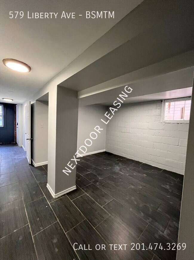 Building Photo - 579 Liberty Ave