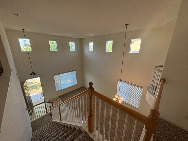 Building Photo - REDUCED!  BEAUTIFUL TWO STORY 6 BEDROOM 3 ...