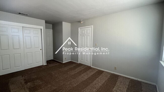 Building Photo - A Charming Colonial Village 3bd/1ba House ...