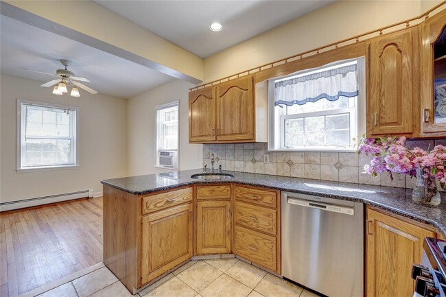 Building Photo - 3 Woodmere Ln