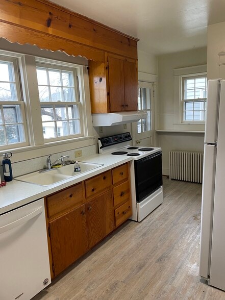 Kitchen - 1405 Winchester St