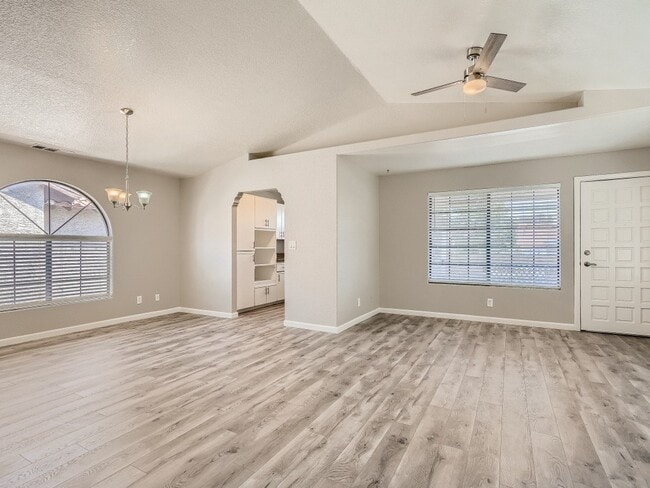 Building Photo - 1411 Santa Margarita St