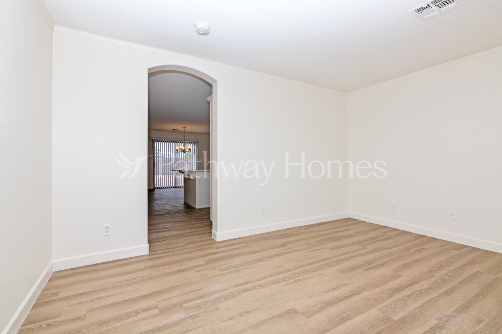 Building Photo - 8839 W Manzanita Dr