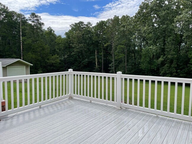 Building Photo - Beautiful 2 Bed, 1 Bath Brick Home in coun...