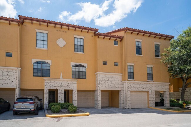 Primary Photo - Nice 3/2.5 Townhouse with 2-Car Garage in ...