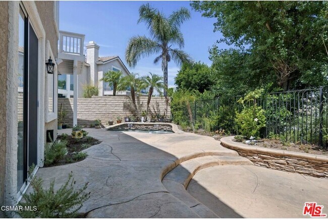 Building Photo - 335 Kitetail St