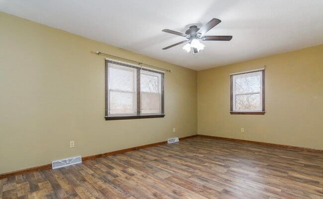 Building Photo - 404 Elm Tree Dr