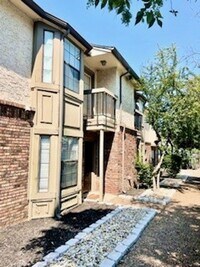 Building Photo - Updated 2 Bed, 3 Bath Condo in Prime North Dallas Location!