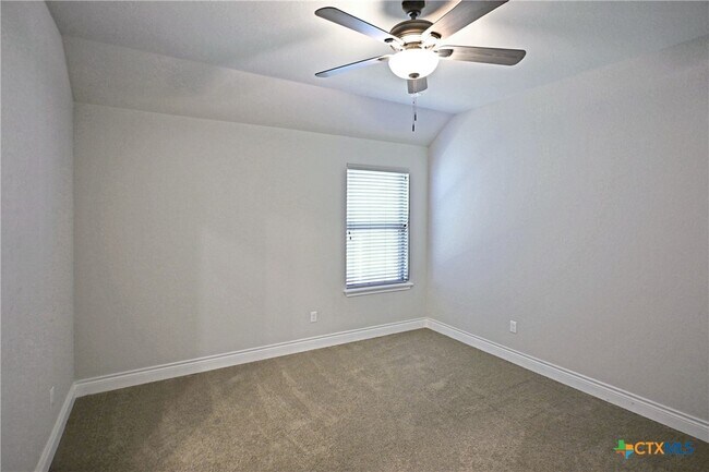 Building Photo - 588 Vale Ct