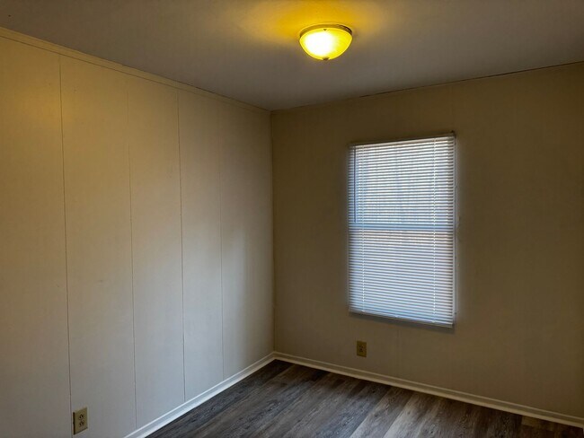 Building Photo - Three Bedroom Single Wide Home in Troutman