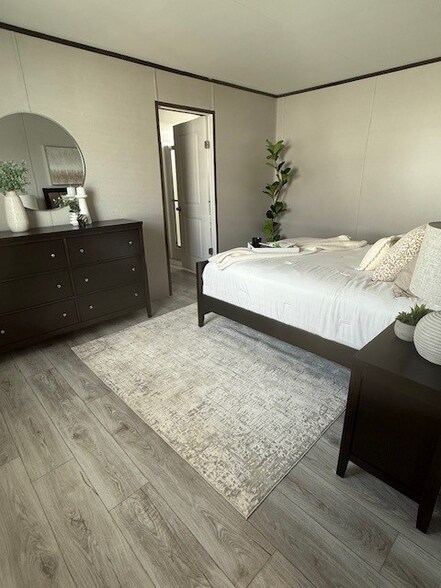 Building Photo - 15930 S Flores Rd