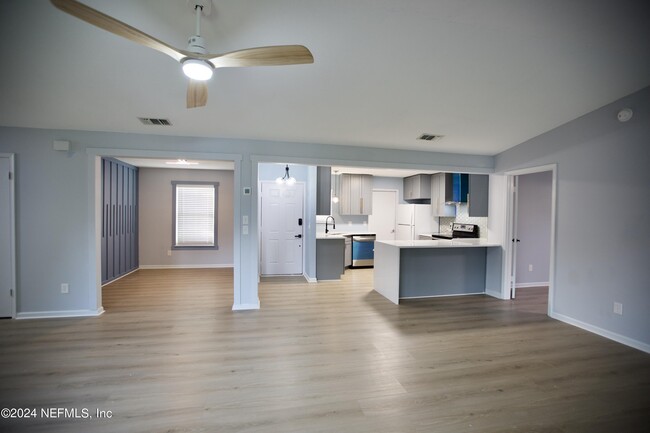 Building Photo - 3542 Sheldrake Dr