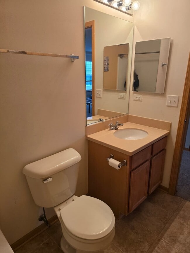 Building Photo - 549 S Jade Ln