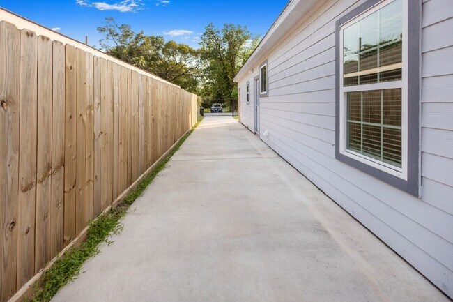 Building Photo - 3234 Berry St