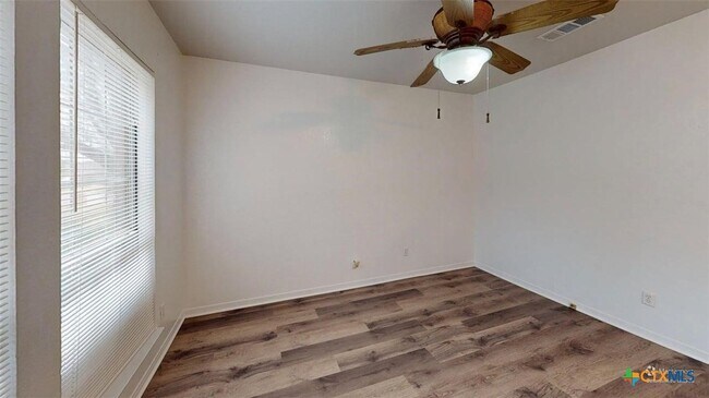 Building Photo - 609 Man O War Dr