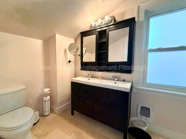 Building Photo - 1818 Kleber St