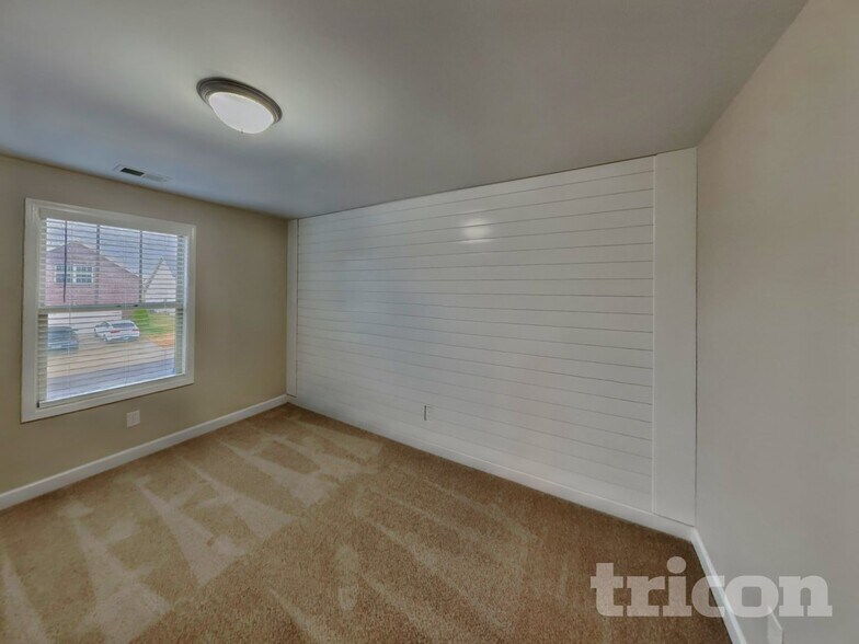 Building Photo - 1056 Lindyn Lee Wy