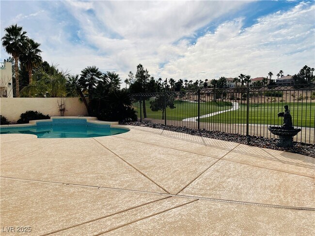 Building Photo - 231 Cliff Valley Dr