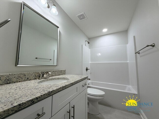 Building Photo - Brand-New 3 Bedroom Townhome in Fort Walton Beach!