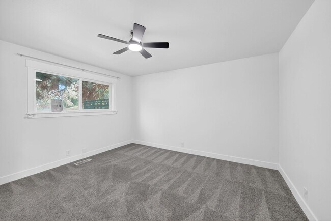 Building Photo - 281 W 2000 S St