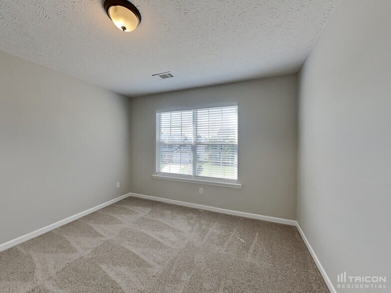 Building Photo - 174 Vintage Cir