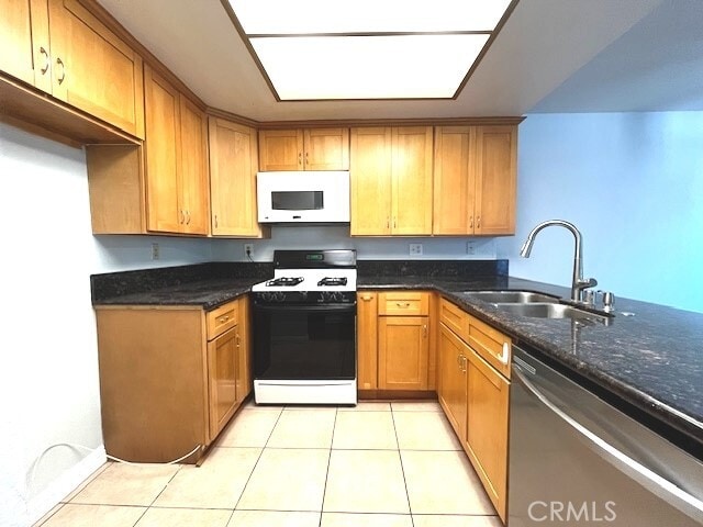 Building Photo - 928 Whitewater Dr