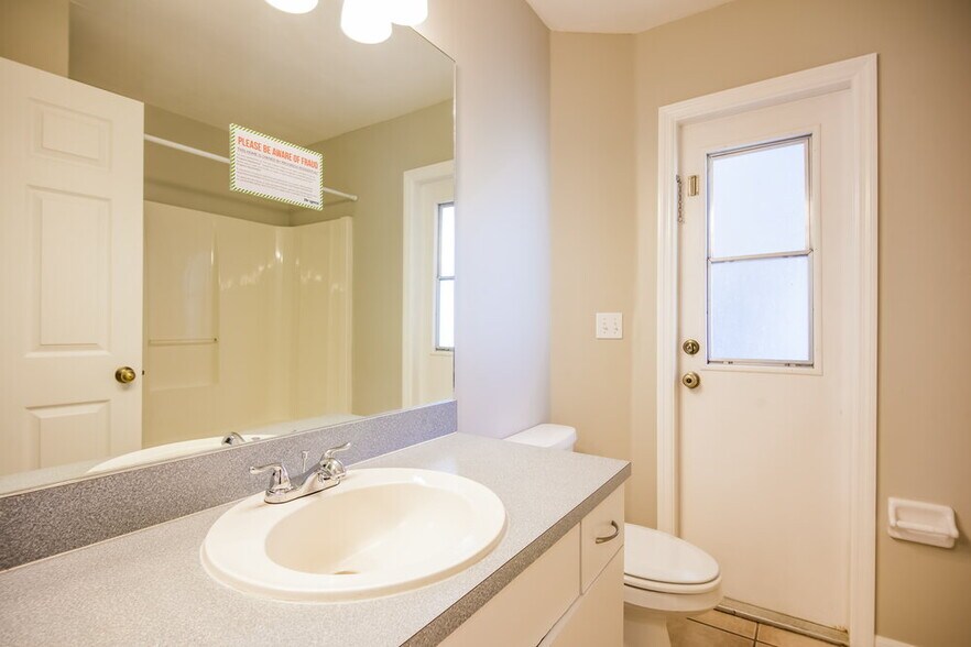 Building Photo - 229 SW 43rd Ln