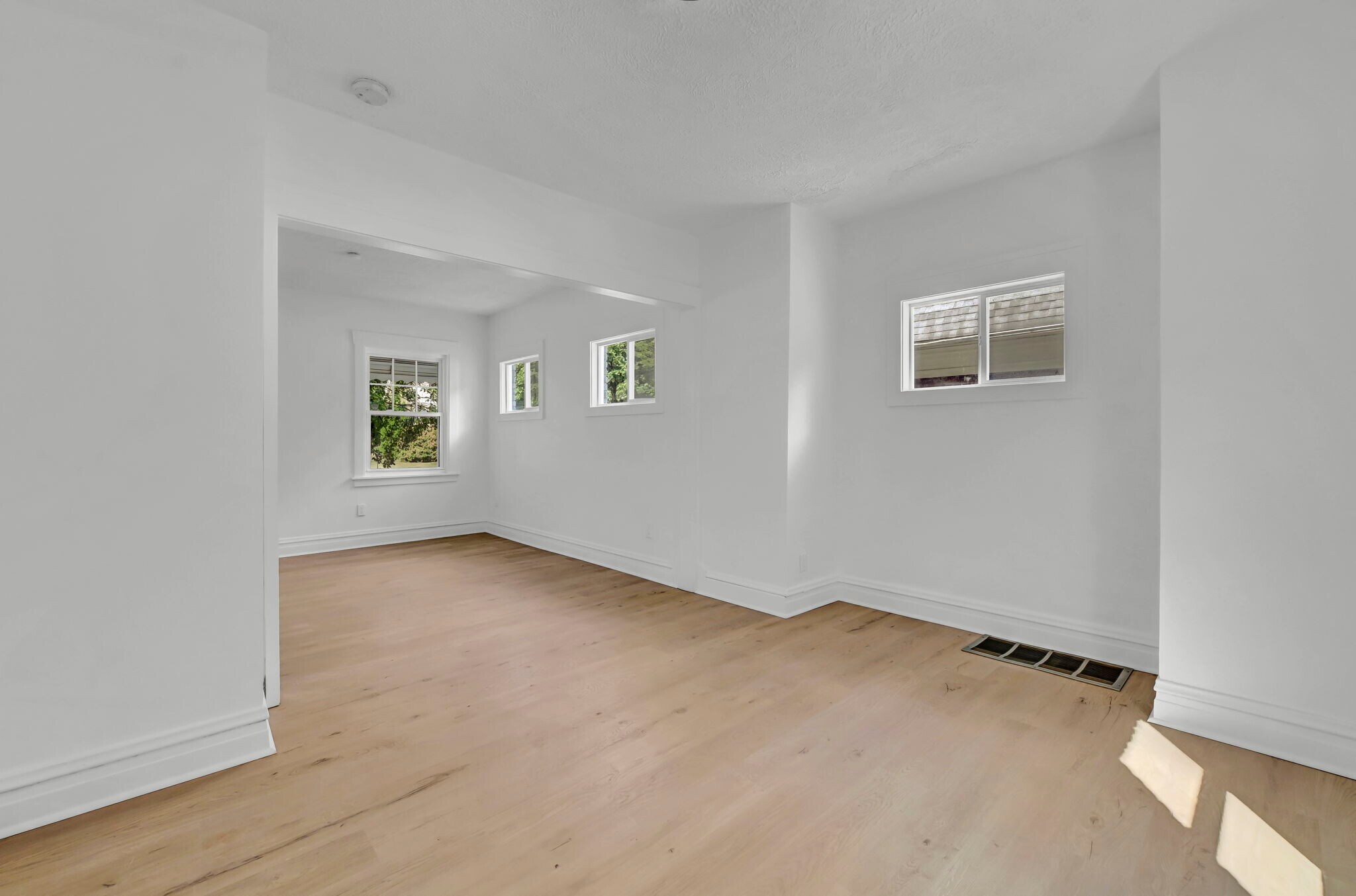 Building Photo - 1584 Hampton Rd