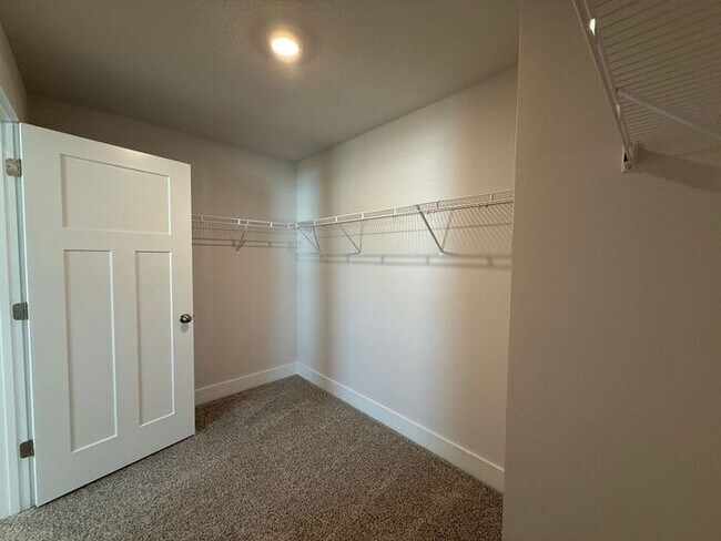 Building Photo - Gulf Breeze - Deer Ridge Crossing - 4 bedroom, 2.5 bathroom - New Construction