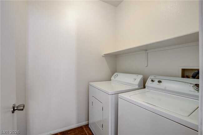 Building Photo - 9890 Ridgehaven Ave
