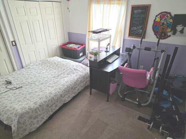 Building Photo - 913 Pleasant Valley Rd