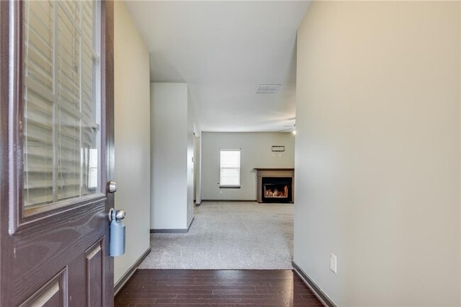 Building Photo - 4135 Whitfield Oak Way NE