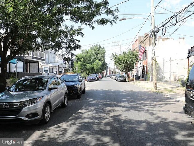 Building Photo - 2400 E Dauphin St