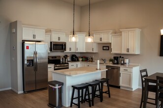 Building Photo - Tobi Lane Twinhome