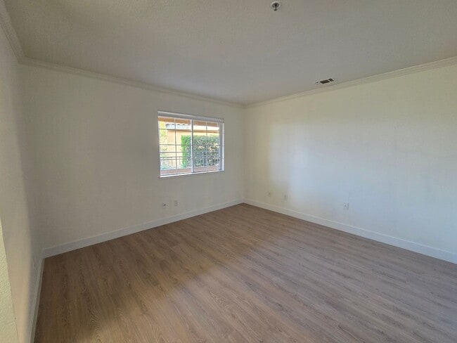 Building Photo - Large 2 Bedroom, 2 Bath Condo in San Ramon