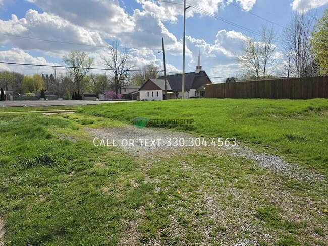 Building Photo - 1717 Bedford Ave SW