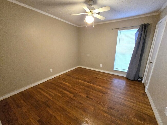 Building Photo - Rent Includes ALL utilities, yard maintenance and Wifi