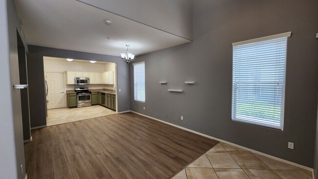 Building Photo - 2 Bedroom Townhome at the Artisan Village ...