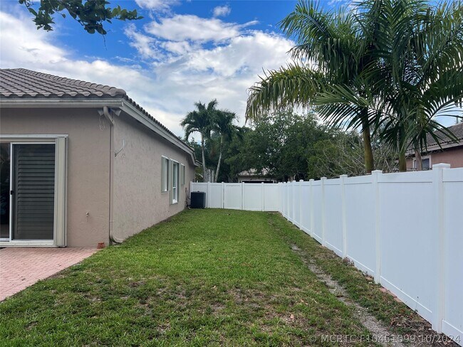 Building Photo - 12725 NW 18th Ct