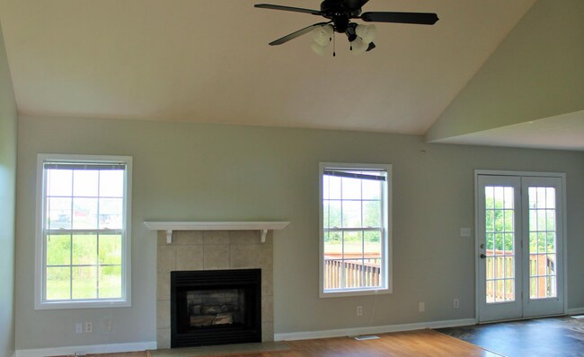 Building Photo - 1577 Autumn Dr
