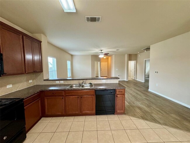 Building Photo - 3301 Stirrat St