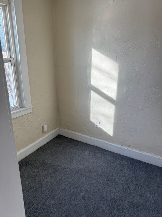 Building Photo - 13113 Benwood Ave