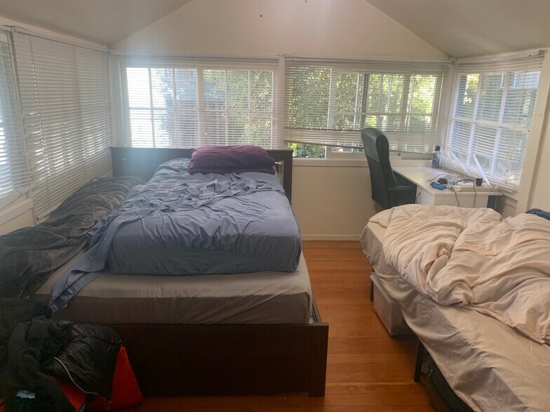 Building Photo - 1733 La Loma Ave